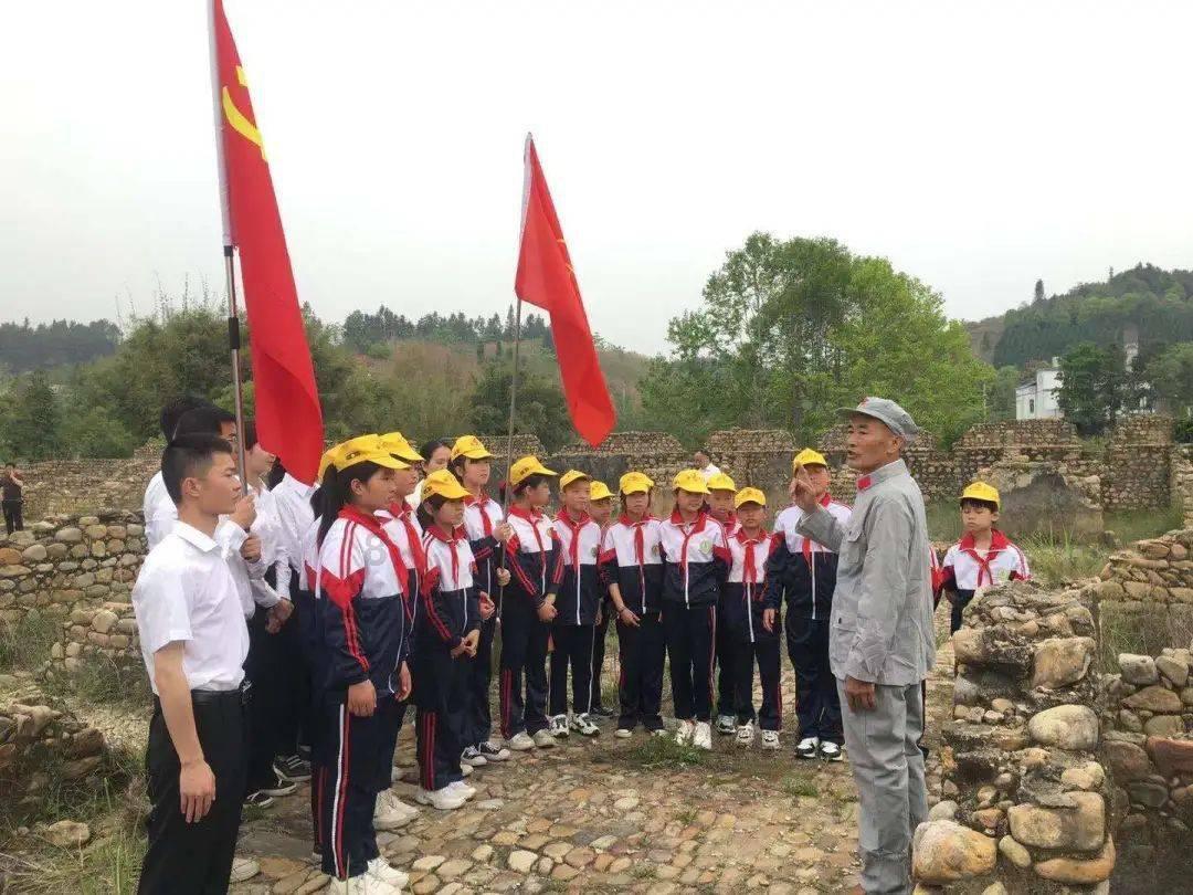 被自己儿子夺走皇位的李隆基，最后是怎么死的？游戏画面